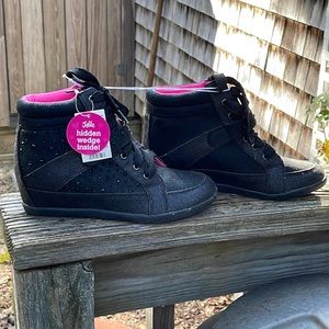 NEW!! Justice Girls hidden wedge sneakers! Size 8